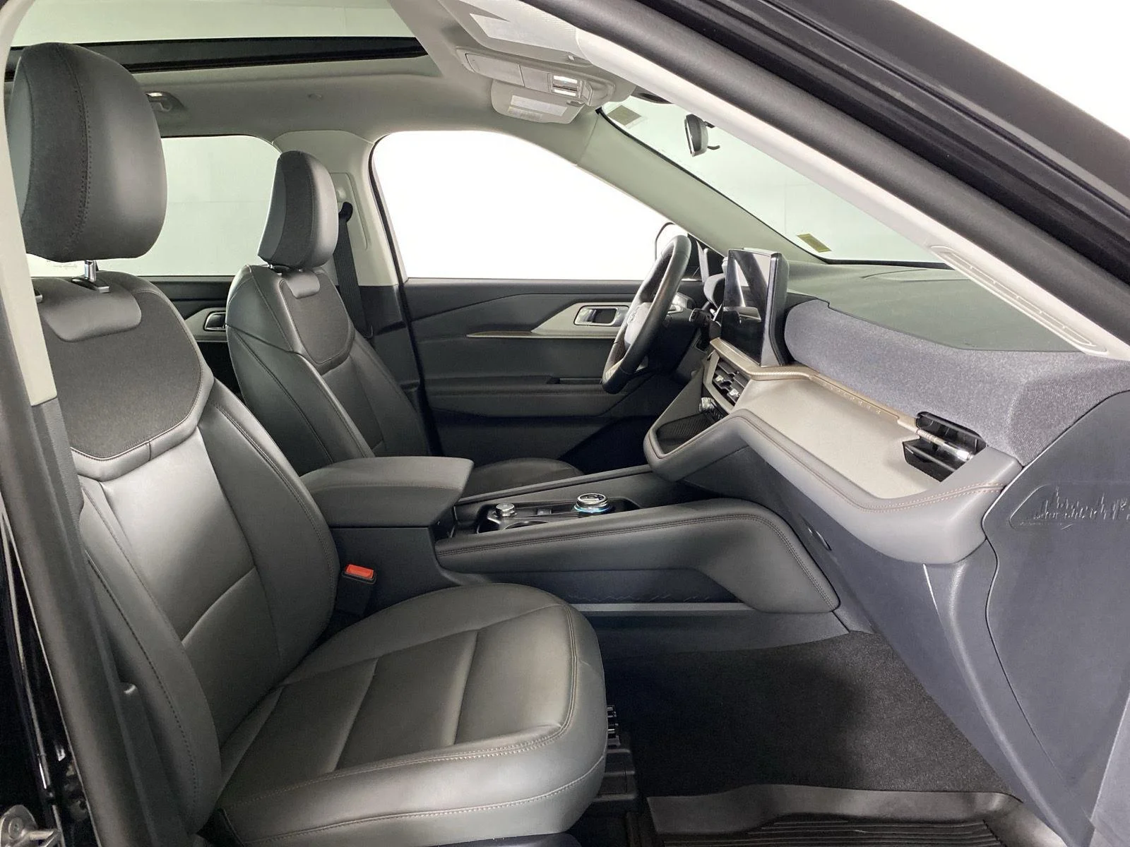 New 2026 Agate Black Metallic Ford Active image 29