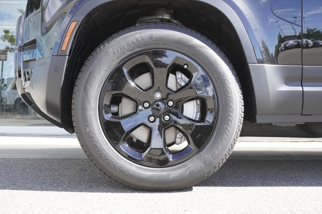 New 2026 Santorini Black Land Rover S image 32