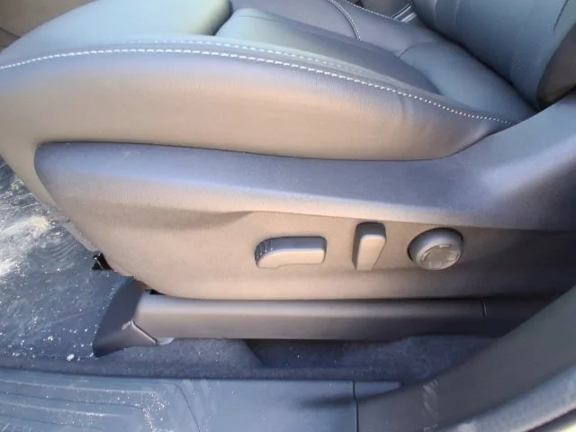 New 2026 CRYSTAL WHITE PEARL Subaru Limited 7-Passenger image 12