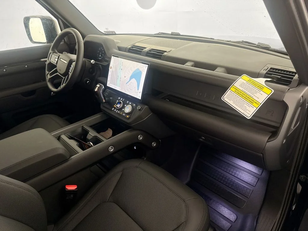 New 2026 Santorini Black Land Rover X-Dynamic SE image 28