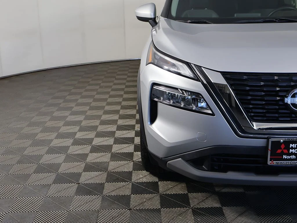 Used 2023 Silver Nissan SV image 12