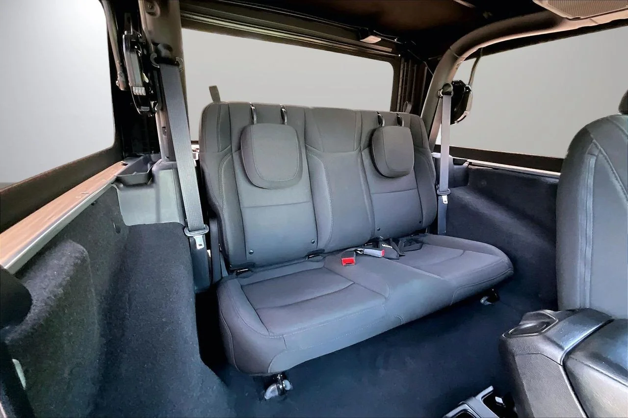 Used 2021 Gray Jeep Sport S image 22