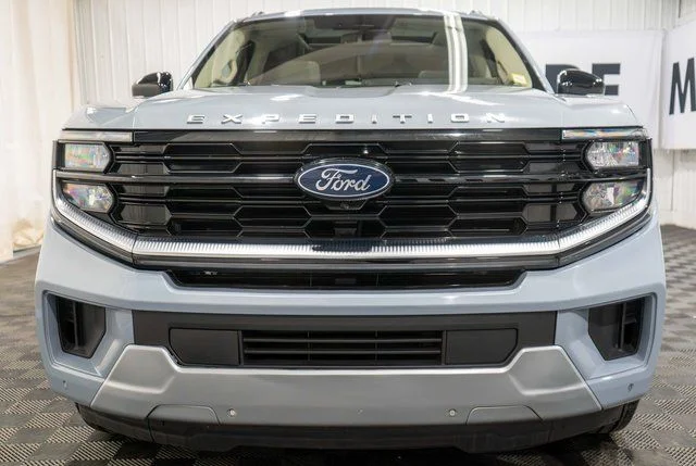 Used 2025 Gray Ford Platinum image 3