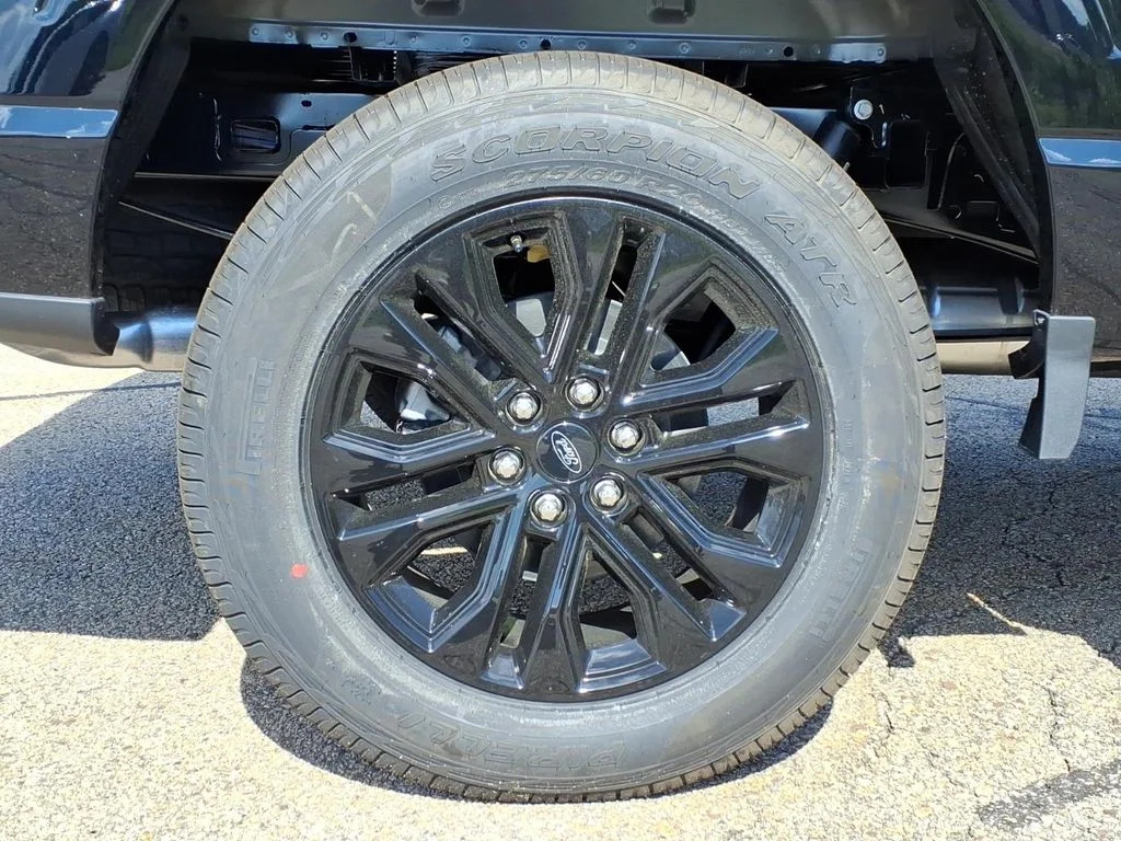 New 2026 Agate Black Metallic Ford XLT image 9