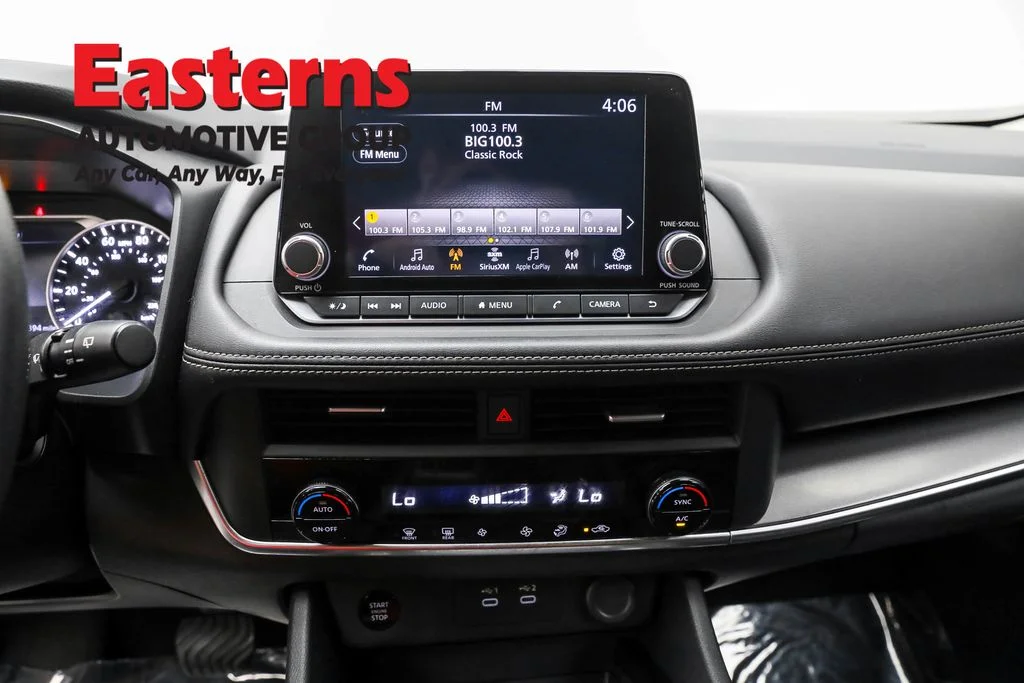 Used 2024 Gray Nissan SV image 12