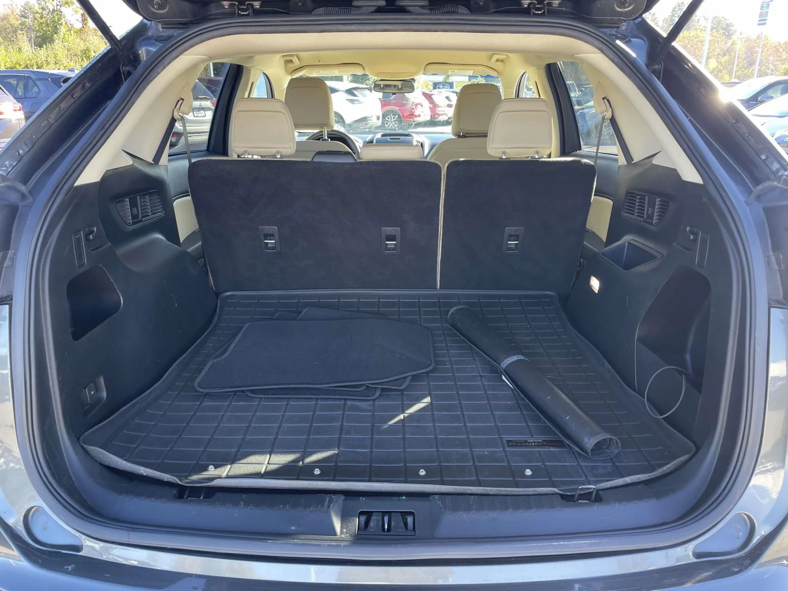 Used 2020 Magnetic Metallic Ford SE image 30