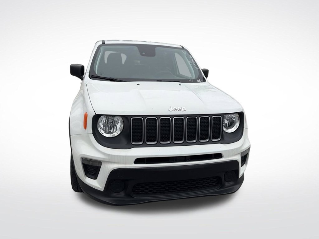 Used 2023 White Jeep Latitude image 3