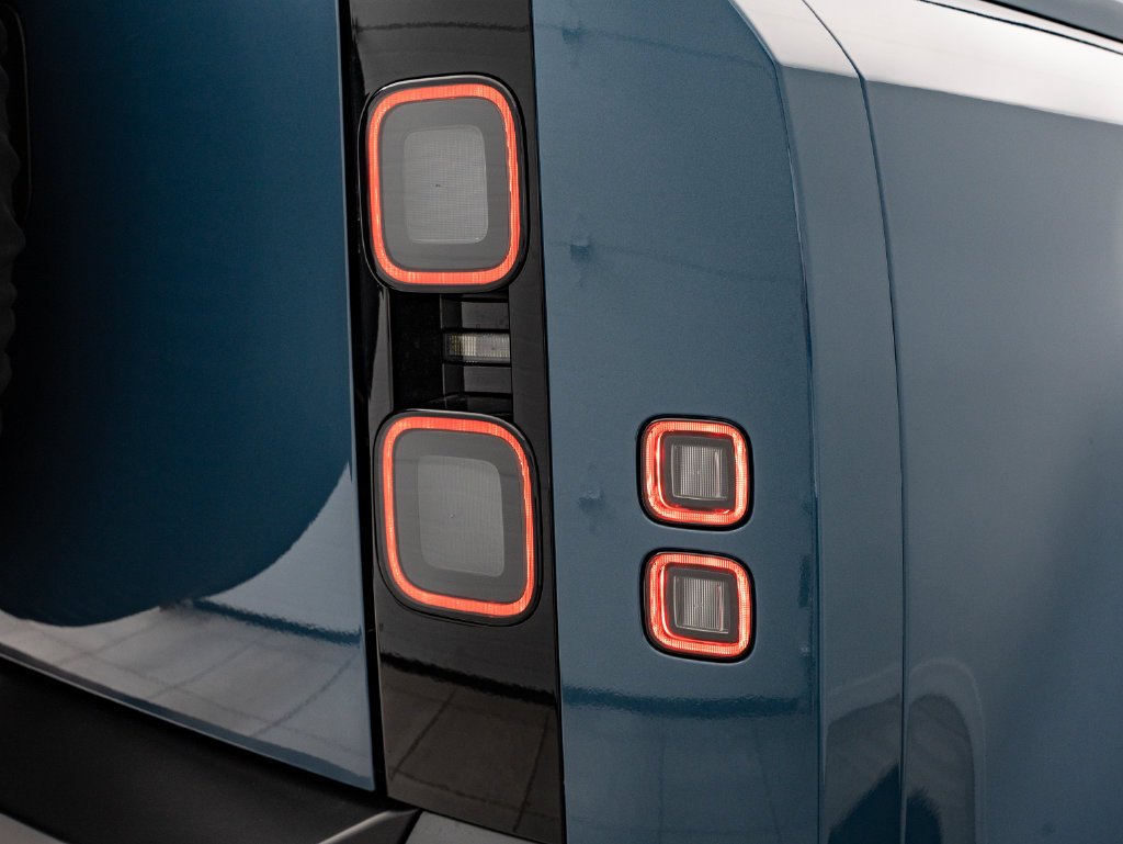 New 2026 Tasman Blue Land Rover X-Dynamic SE image 9