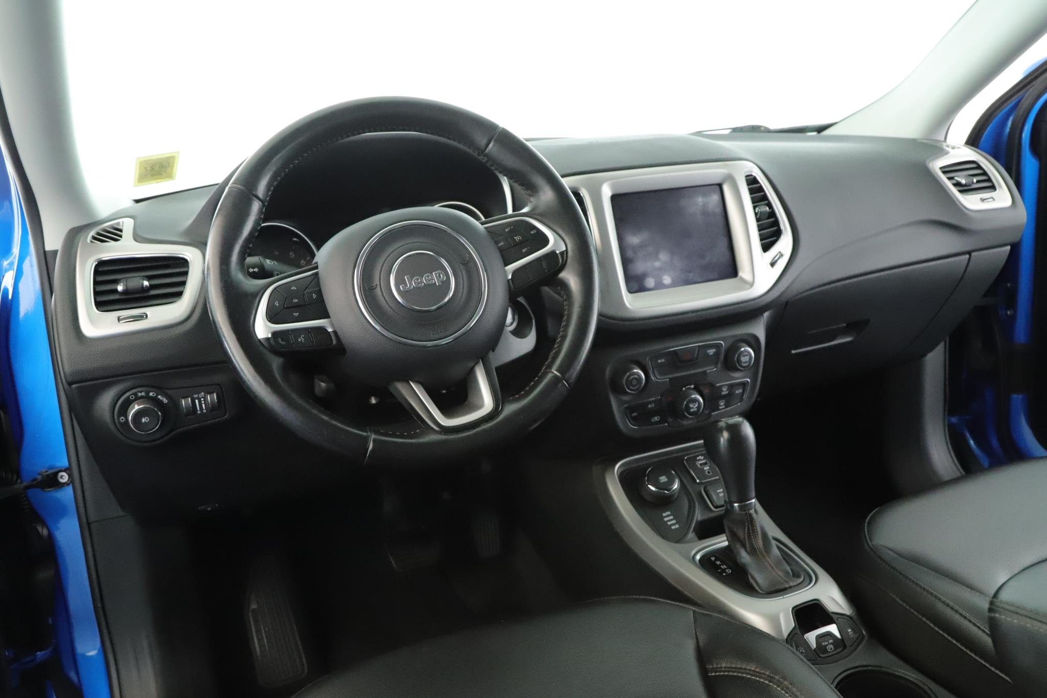 Used 2018 Jeep Compass Latitude with VIN 3C4NJDBB1JT401375 for sale in Amityville, NY