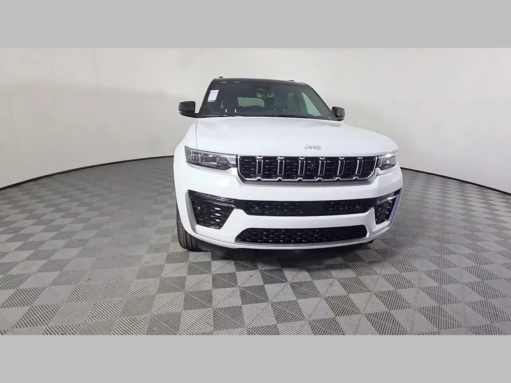 New 2026 Bright White Clear-Coat Exterior Paint Jeep Summit image 39