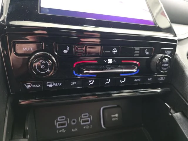 Used 2024 Silver Jeep Altitude X image 22