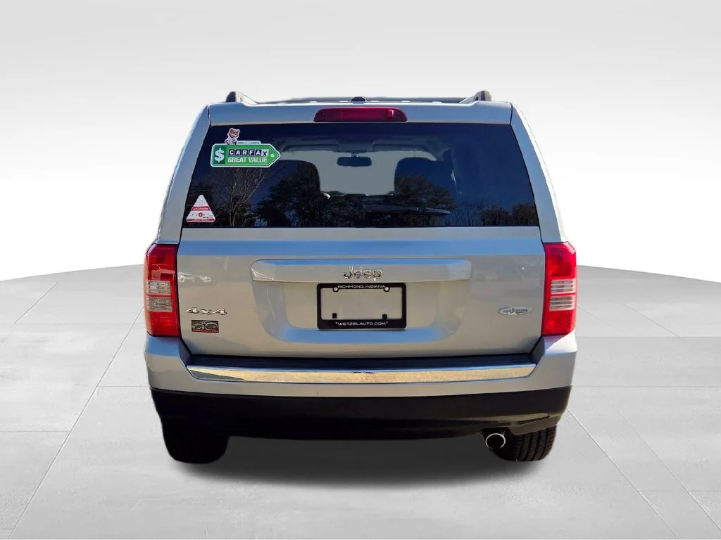 Used 2016 Silver Jeep Latitude image 6