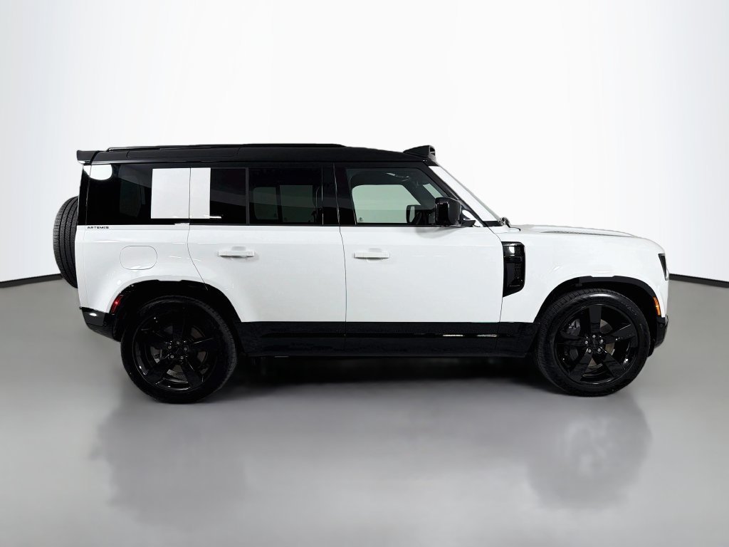 New 2026 Fuji White Land Rover X-Dynamic SE image 4