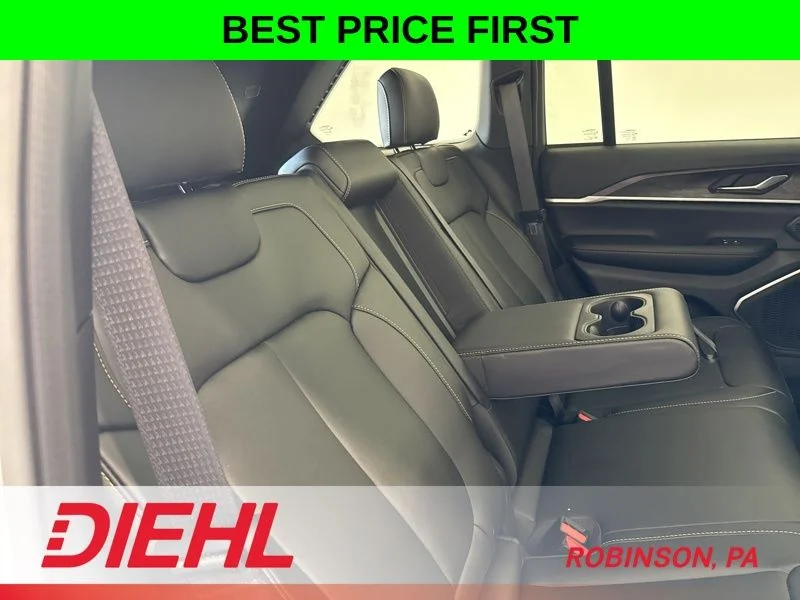 New 2026 Bright White Clear-Coat Exterior Paint Jeep Limited image 12