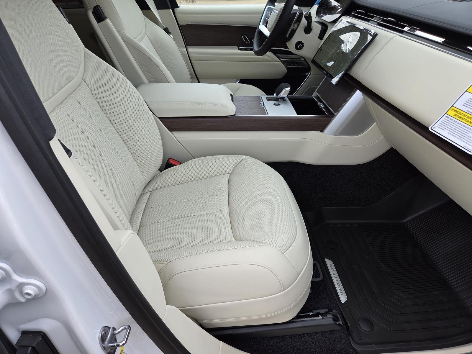 New 2026 Ostuni Pearl White LAND ROVER SE 7 Seats image 39