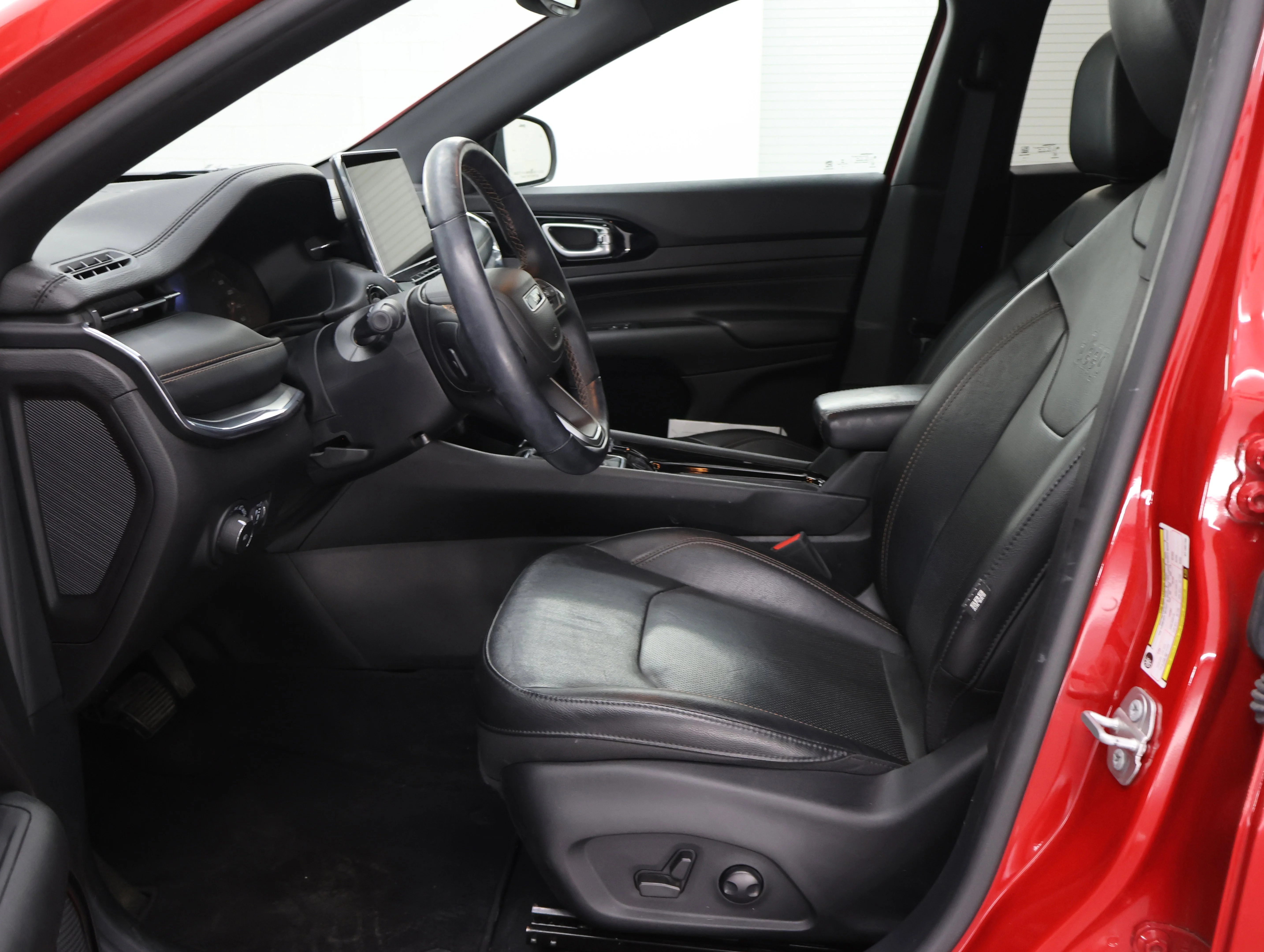 Used 2022 Redline Pearlcoat Jeep Limited image 8