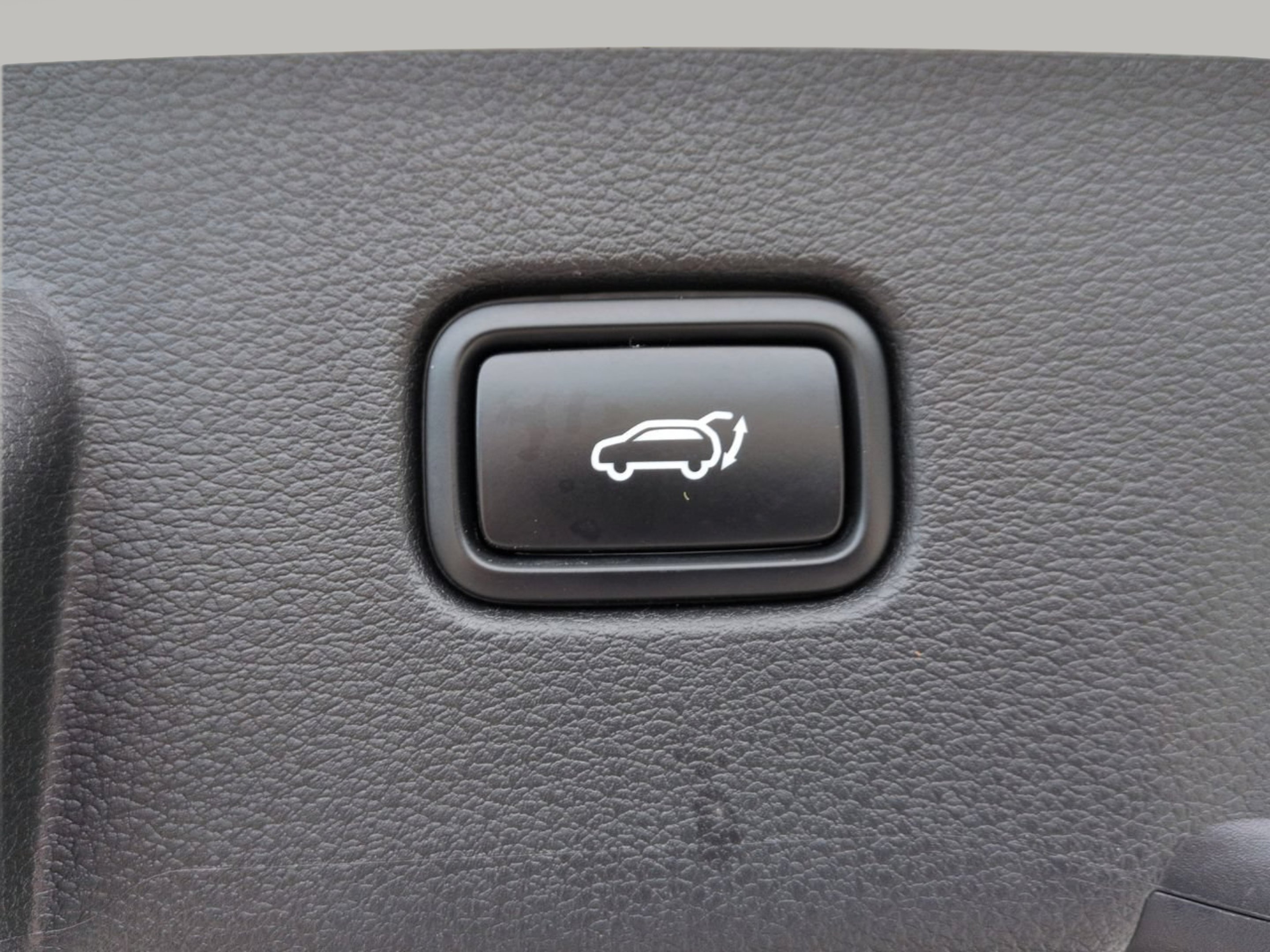 Certified Used 2024 Glacial White Pearl Kia X-Line image 11