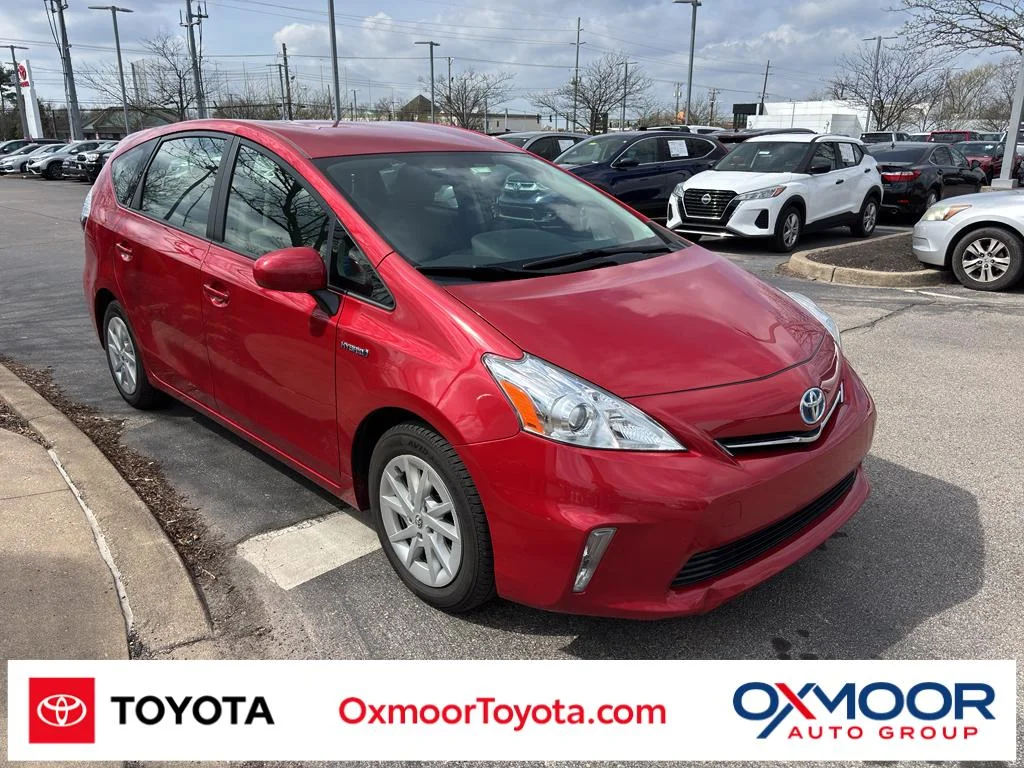 2012 Toyota Prius v Five's photo