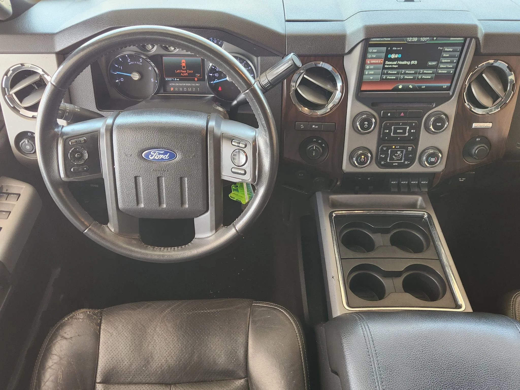 Used 2015 White Platinum Metallic Tri-Coat Ford Lariat image 28