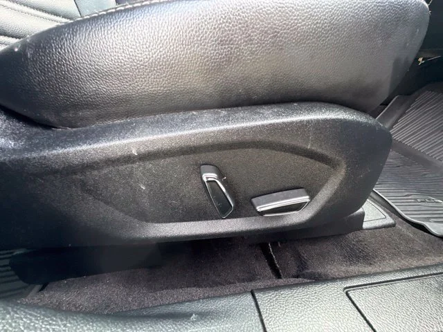 Used 2019 Black Ford SE image 22