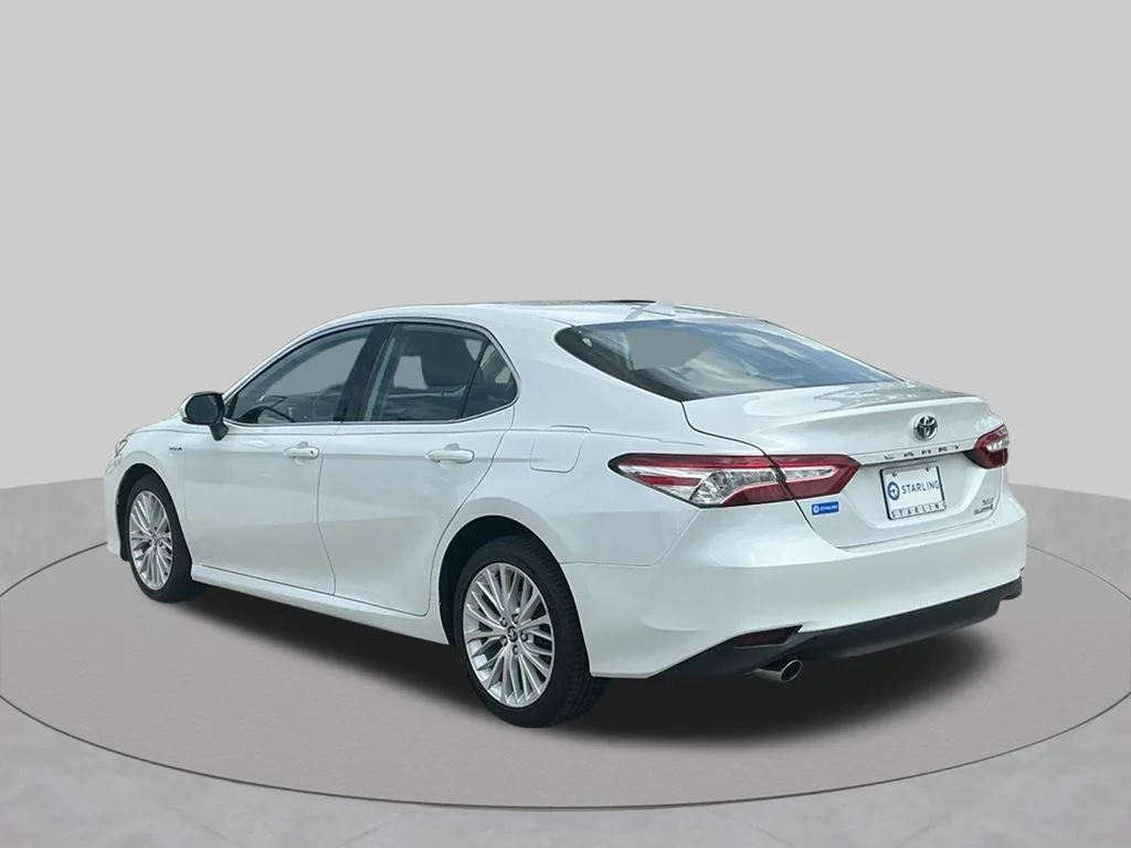 Used 2020 Beige Toyota XLE image 6