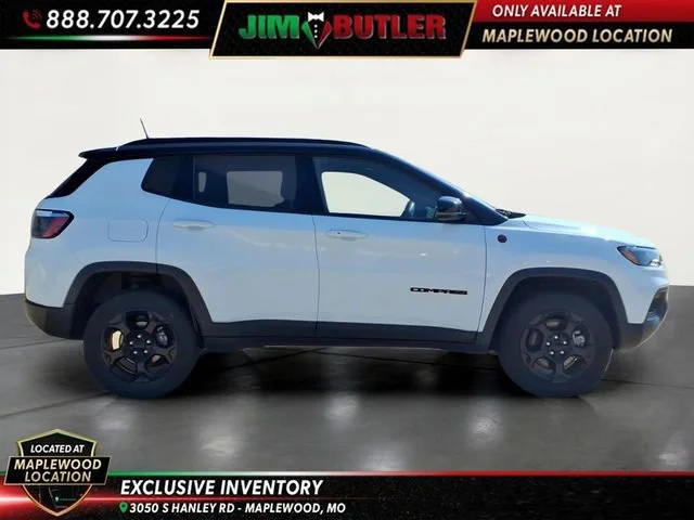 Used 2023  Jeep Trailhawk image 5