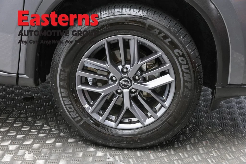 Used 2024 Gray Nissan S image 31