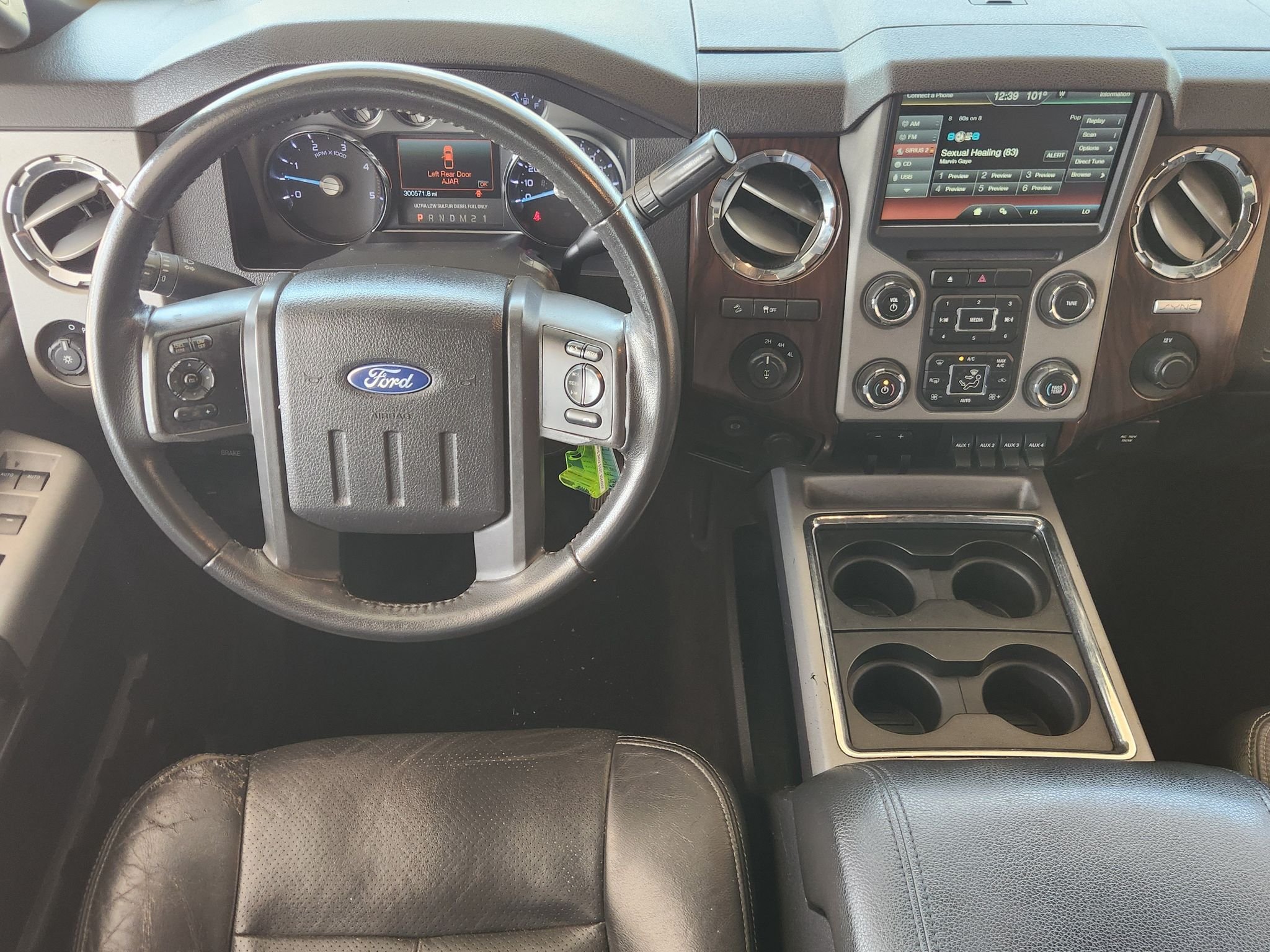 Used 2015 White Platinum Metallic Tri-Coat Ford Lariat image 28