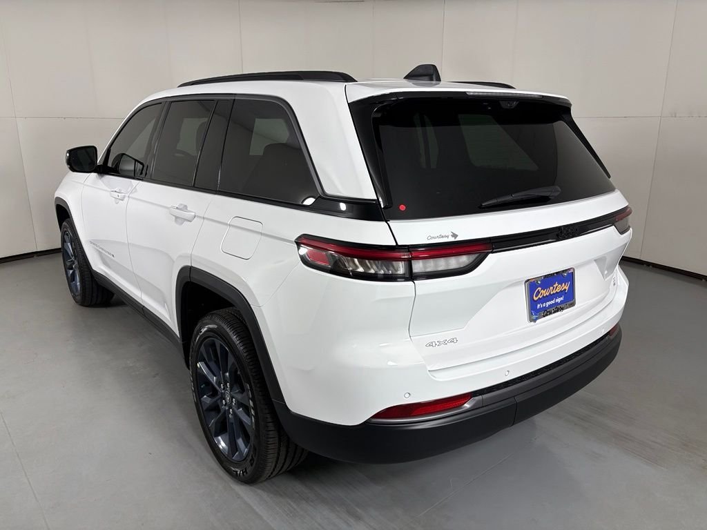 New 2026 Bright White Clear-Coat Exterior Paint Jeep  image 6