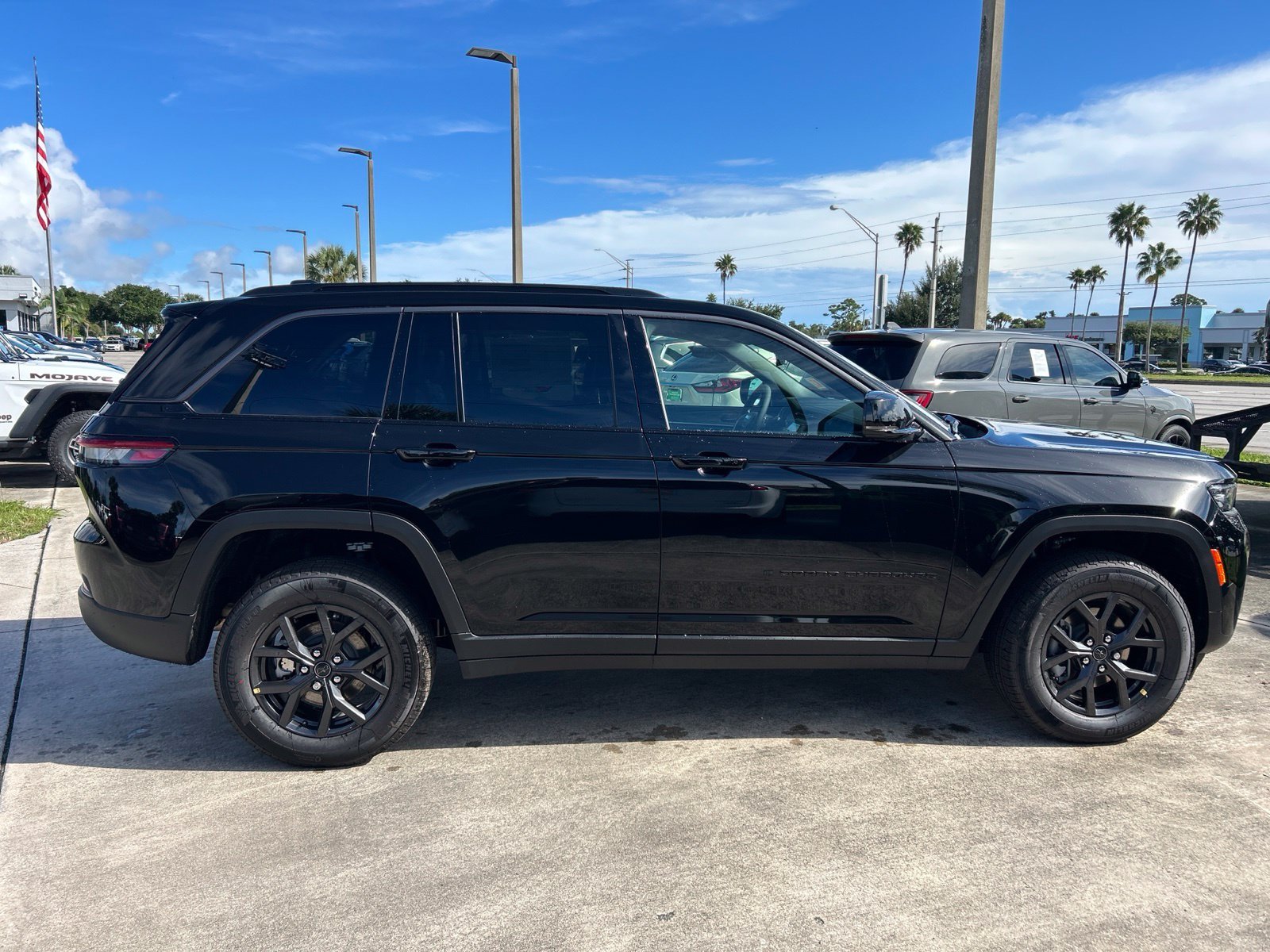 New 2027 High-Gloss Black Paint Jeep Laredo Altitude image 6