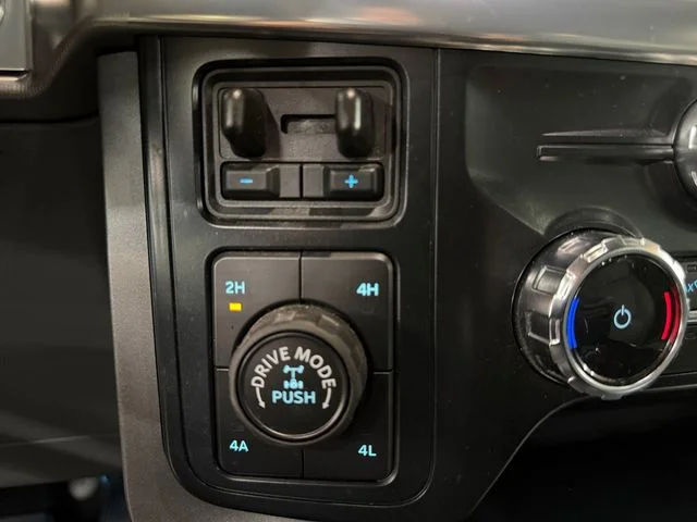 Used 2025 Gray Ford Lariat image 31