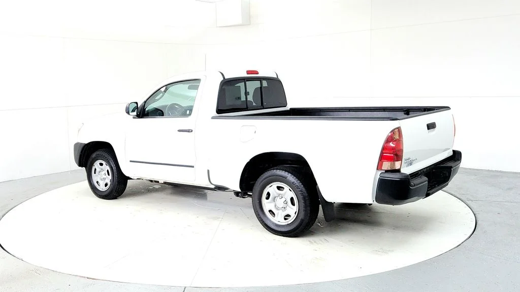 Used 2014 White Toyota Base image 4