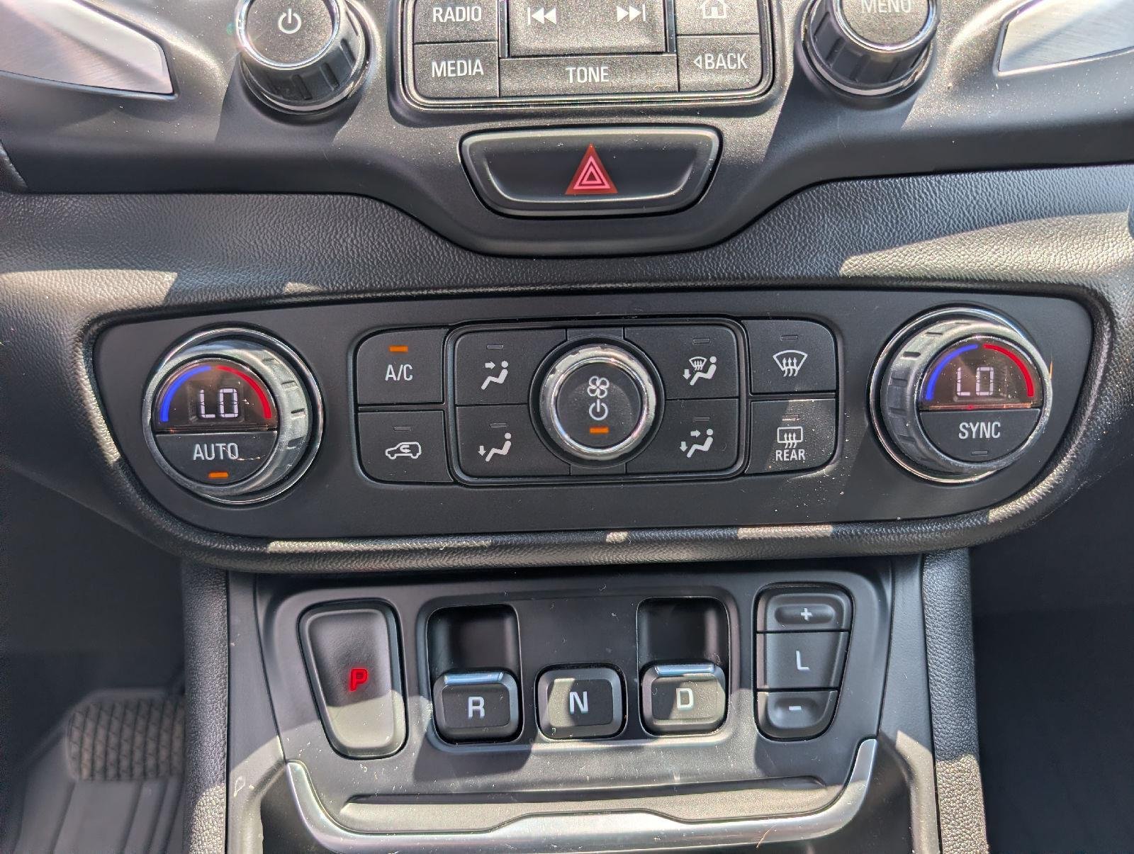 Used 2018 Graphite Gray Metallic GMC SLE image 16