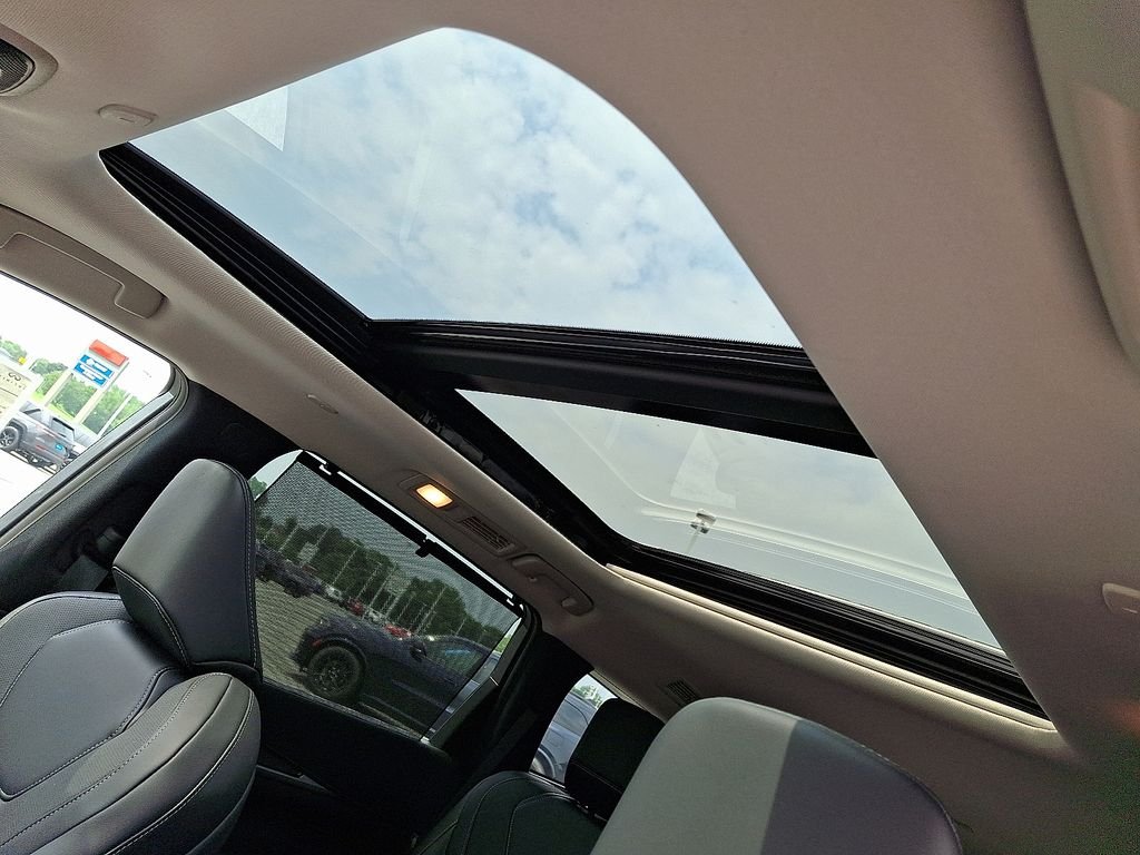 Used 2026 Gray INFINITI LUXE image 16