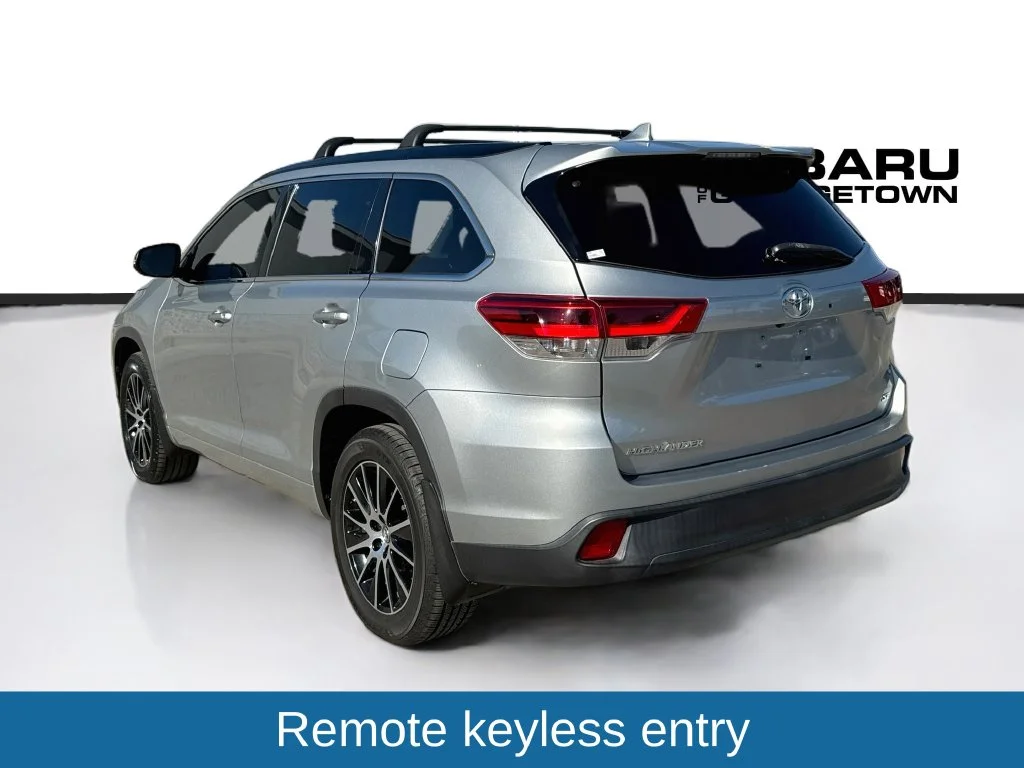 Used 2018 Silver Toyota SE image 5