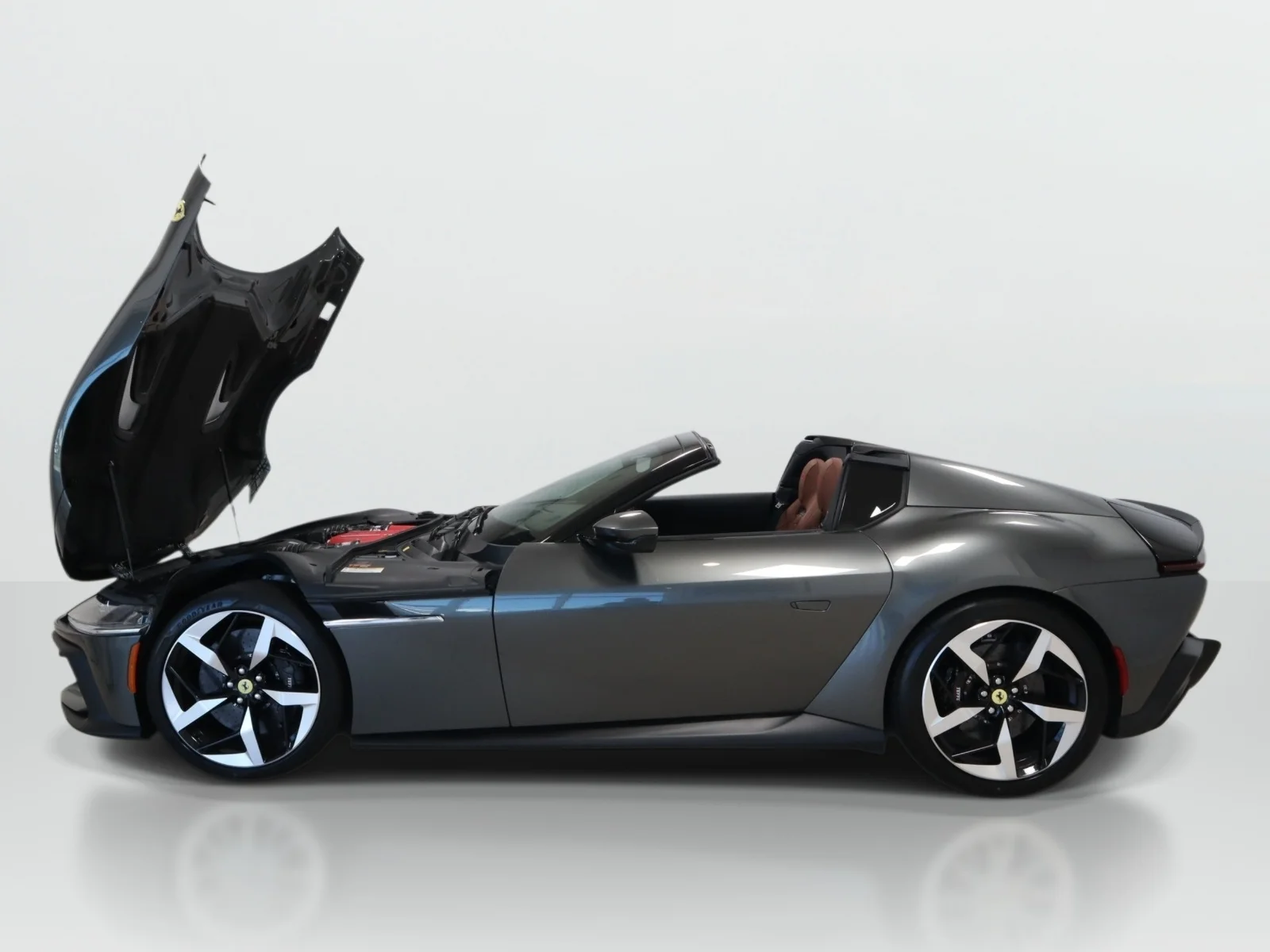 Used 2026 Grigio Silverstone Ferrari Spider image 17
