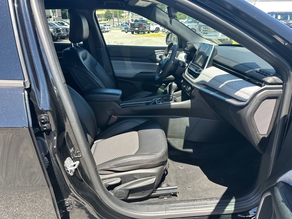 Used 2025 Black Jeep Latitude image 13