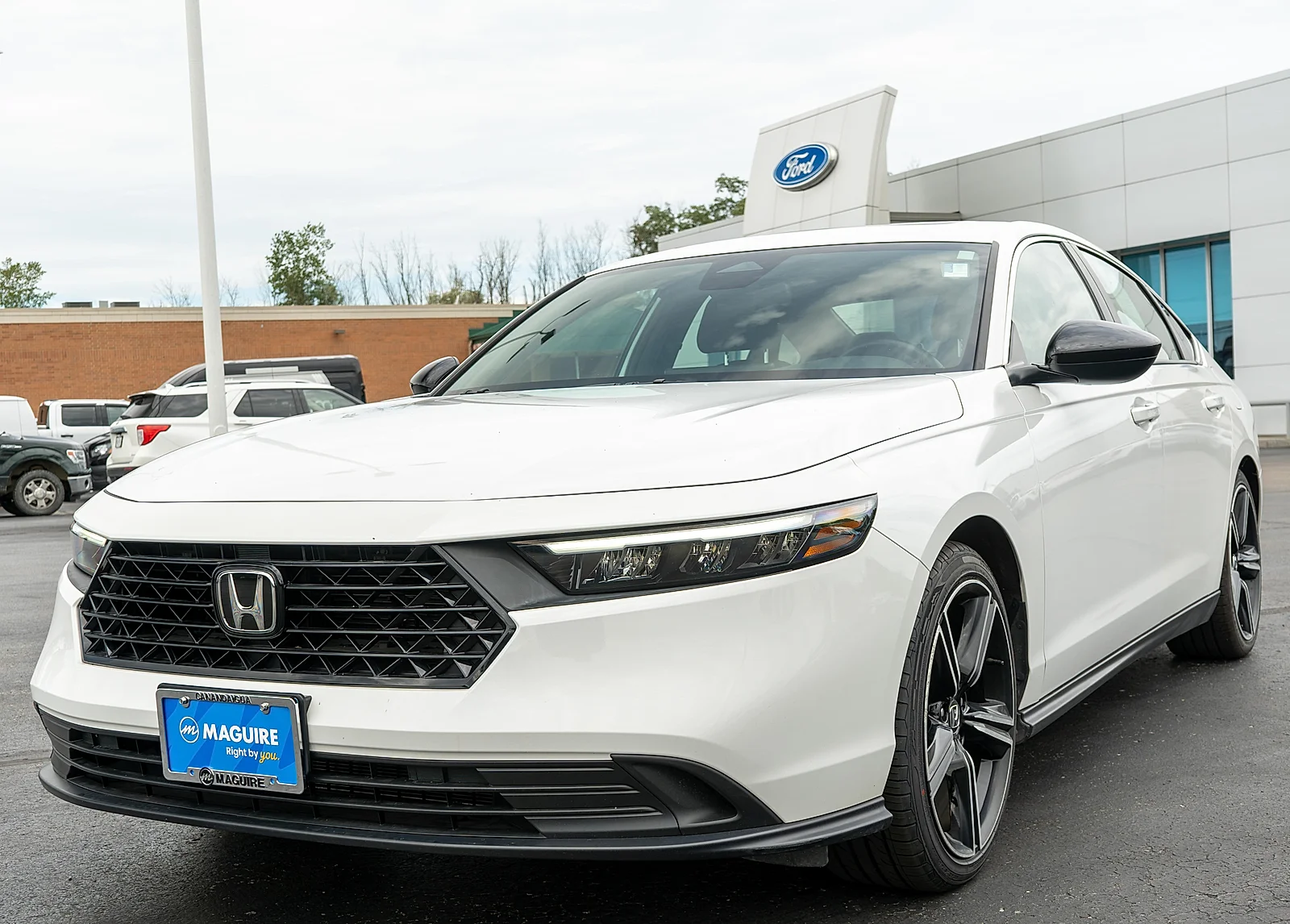 Used 2023  Honda Sport image 2
