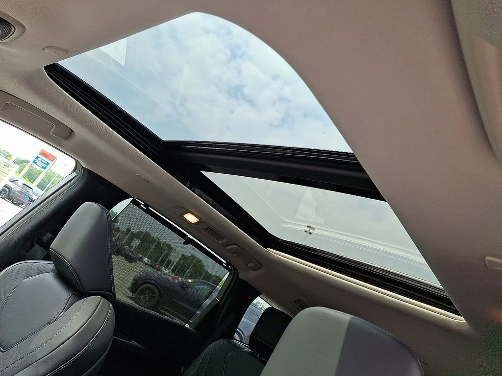 Used 2026 Gray INFINITI LUXE image 16