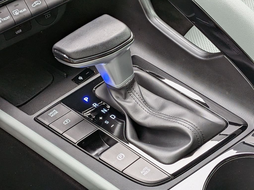 2025 Hyundai Elantra Limited - Photo 22