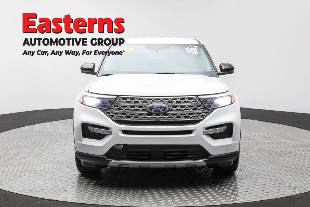 Used 2023 White Ford Limited image 2