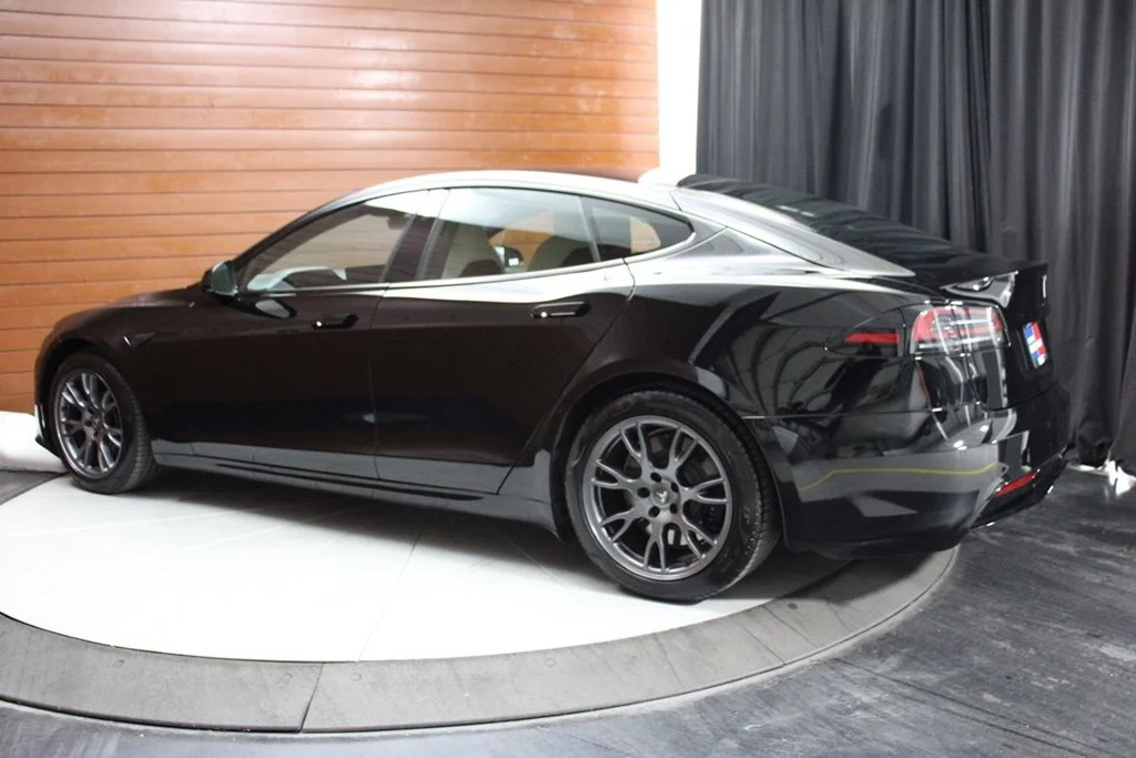 Used 2022 Solid Black Tesla Base image 7