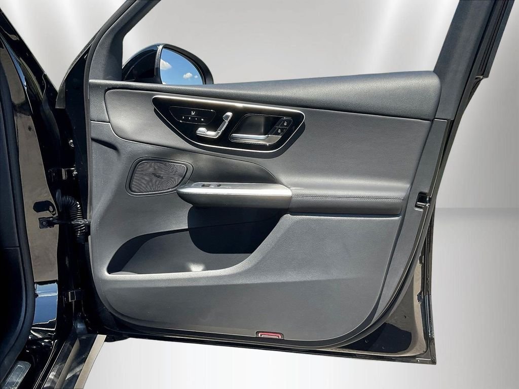 Used 2026 Black Mercedes-Benz GLC 300 image 28