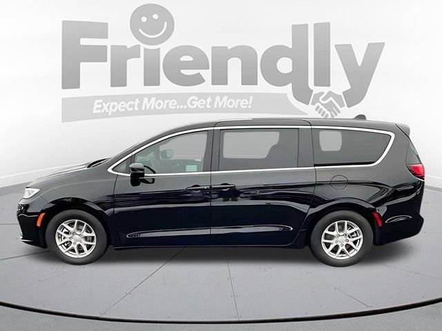 New 2026 Diamond Black Crystal Pearl-Coat Exterior Paint Chrysler Select image 8