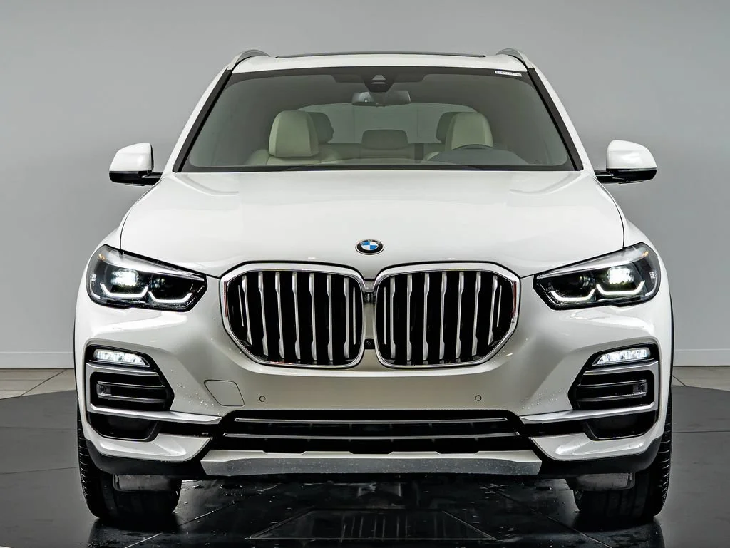 Used 2021 Alpine White BMW xDrive40i image 2