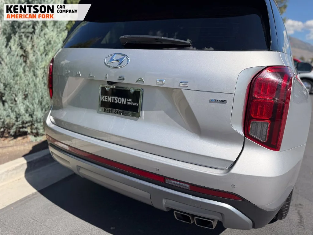 Used 2025 Silver Hyundai SEL image 35