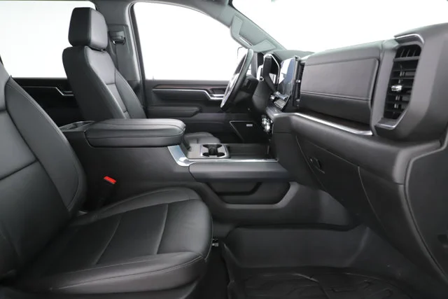 Used 2025 White GMC SLT image 36