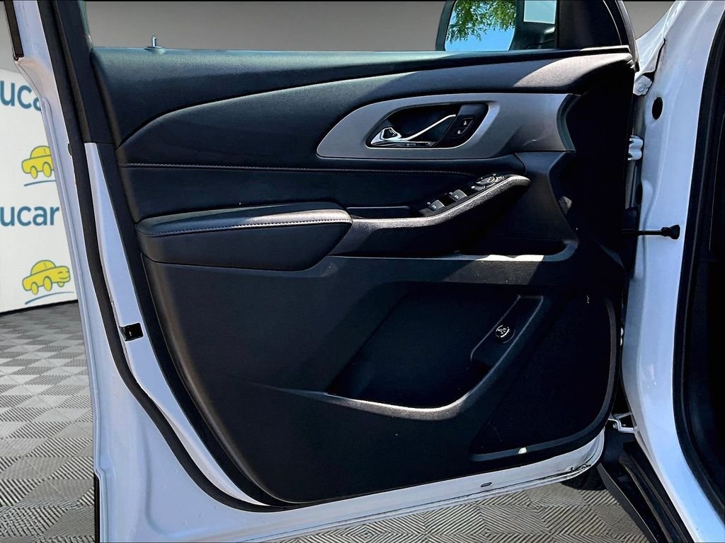 Used 2023 White Chevrolet LT image 9