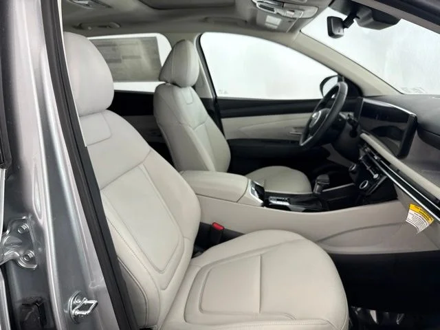 Used 2025 Silver Hyundai SEL Convenience image 26