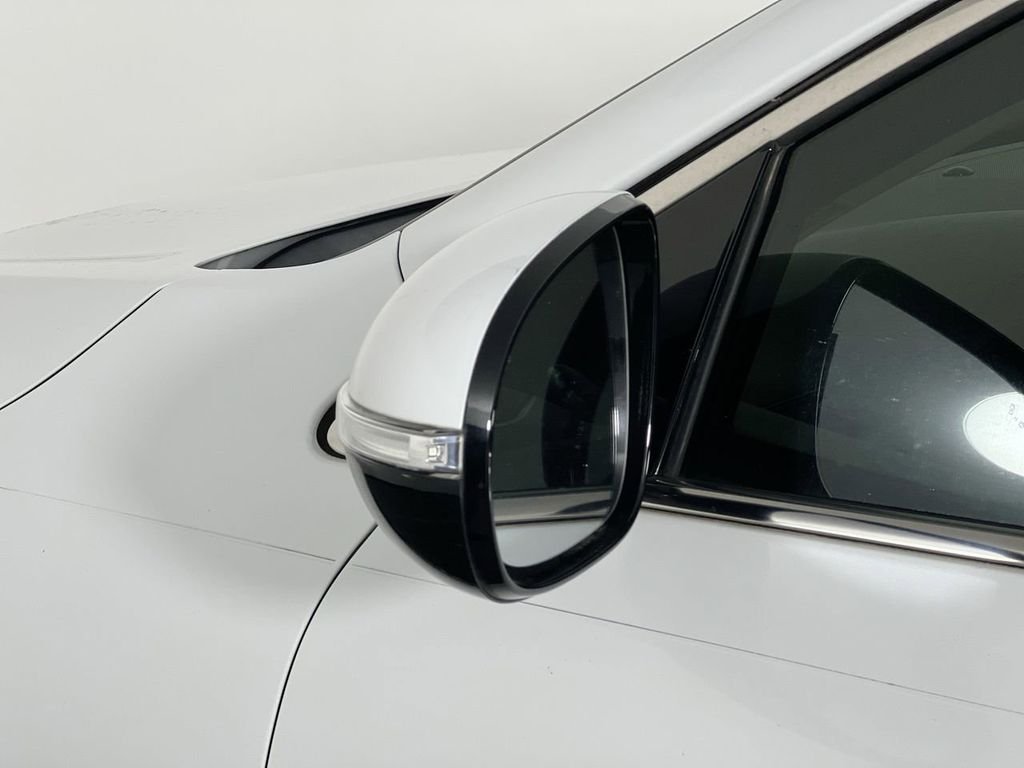 Used 2019 White Kia LX image 10